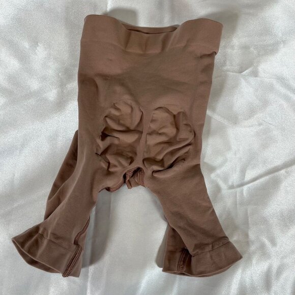 SKIMS Seamless Sculpt Mid Thigh Short Jasper Sz XS MSRP $38 NWOT Shapewear - Picture 5 of 6